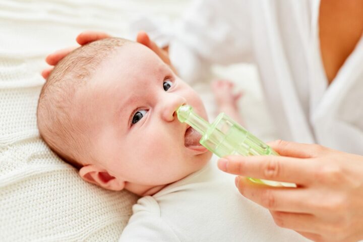 Les Soins Nasaux pour Bébé : Décongestionner et Hydrater