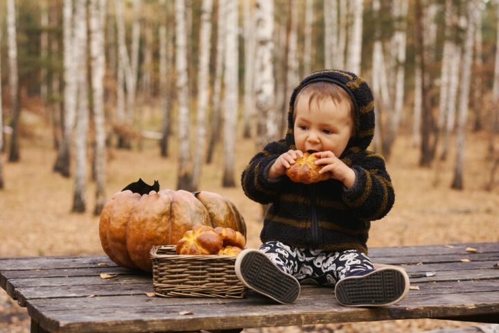 Les bienfaits de la nature et des sorties en plein air pour bébé