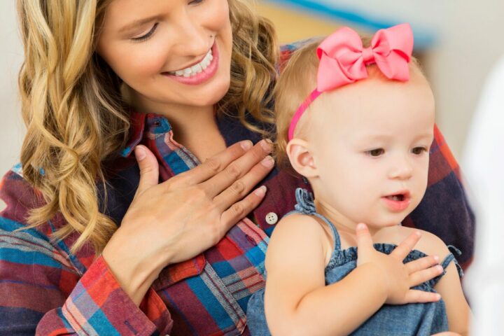 Le langage des signes pour bébé : pourquoi et comment l’utiliser ?