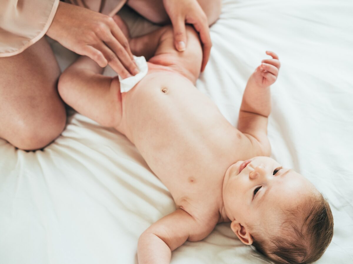 Le liniment, le soin phare de la trousse de toilette de Bébé