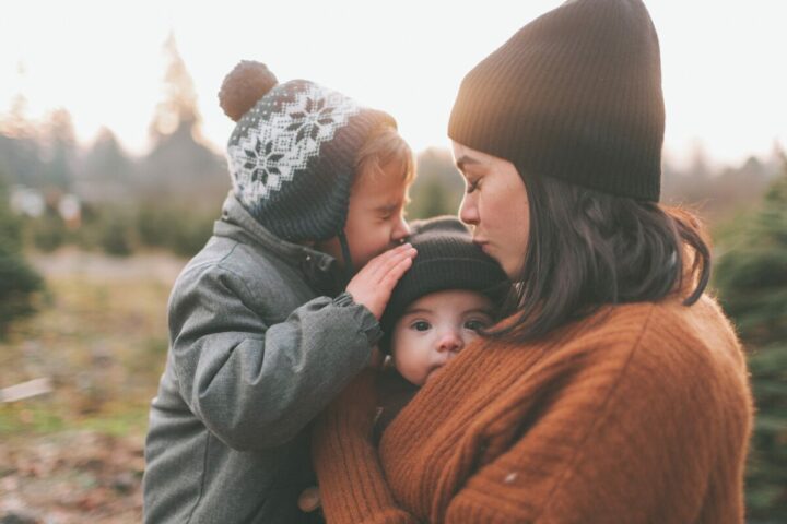 Protéger la peau de bébé en hiver : Astuces pour prévenir la sécheresse