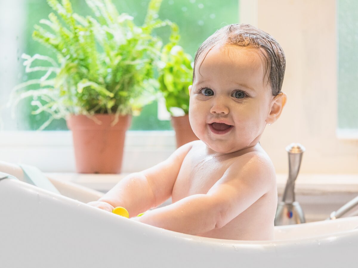 Les gestes à éviter lors de la toilette de bébé